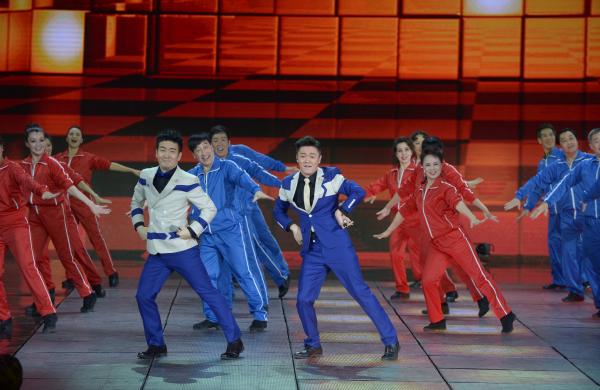 《小蘋果》、《最炫民族風》等廣場舞曲將會有全國統一、編排科學、帶給人正能量的全新動作。 CFP 資料 《小蘋果》、《最炫民族風》等廣場舞曲將會有全國統一、編排科學、帶給人正能量的全新動作。 CFP 資料