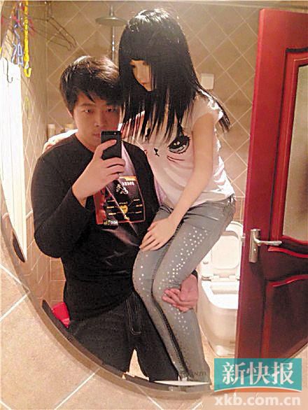 宋渤平常就是這樣抱著重20公斤的小蝶出門。 微博圖 宋渤平常就是這樣抱著重20公斤的小蝶出門。 微博圖