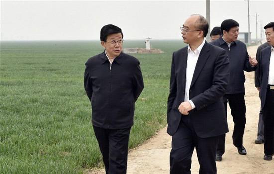 4月3日至4日,河北省委書(shū)記、省人大常委會(huì)主任趙克志,省委副書(shū)記、省政府黨組書(shū)記許勤在雄安新區(qū)調(diào)研。這是趙克志、許勤4日實(shí)地察看雄安新區(qū)核心區(qū)概貌。 圖片來(lái)源:河北新聞網(wǎng)