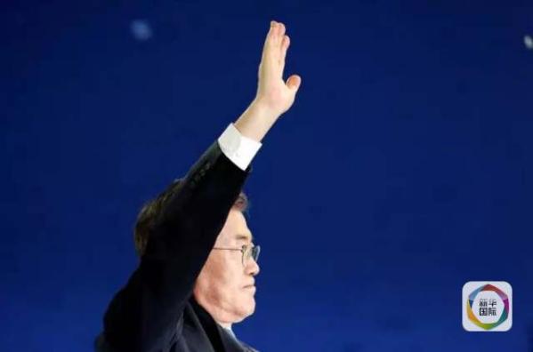 目前民調領先的共同民主黨候選人文在寅方面當天上午表示,強行在星州部署“薩德”的做法“無視國民意愿和程序”,實際上切斷了下屆政府針對“薩德”相關政策的判斷余地。 目前民調領先的共同民主黨候選人文在寅方面當天上午表示,強行在星州部署“薩德”的做法“無視國民意愿和程序”,實際上切斷了下屆政府針對“薩德”相關政策的判斷余地。