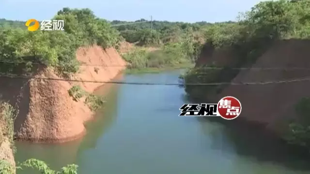 仨小伙半夜摘西瓜被發現 逃跑中跌入水坑兩人溺亡 仨小伙半夜摘西瓜被發現 逃跑中跌入水坑兩人溺亡