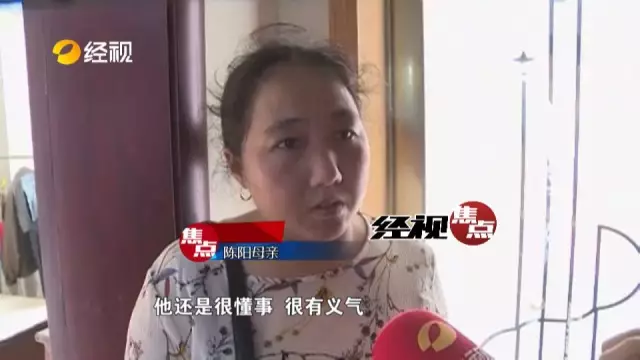 仨小伙半夜摘西瓜被發現 逃跑中跌入水坑兩人溺亡 仨小伙半夜摘西瓜被發現 逃跑中跌入水坑兩人溺亡