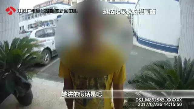 10歲女孩稱在小區內被綁架 監控畫面卻是這樣一幕 10歲女孩稱在小區內被綁架 監控畫面卻是這樣一幕