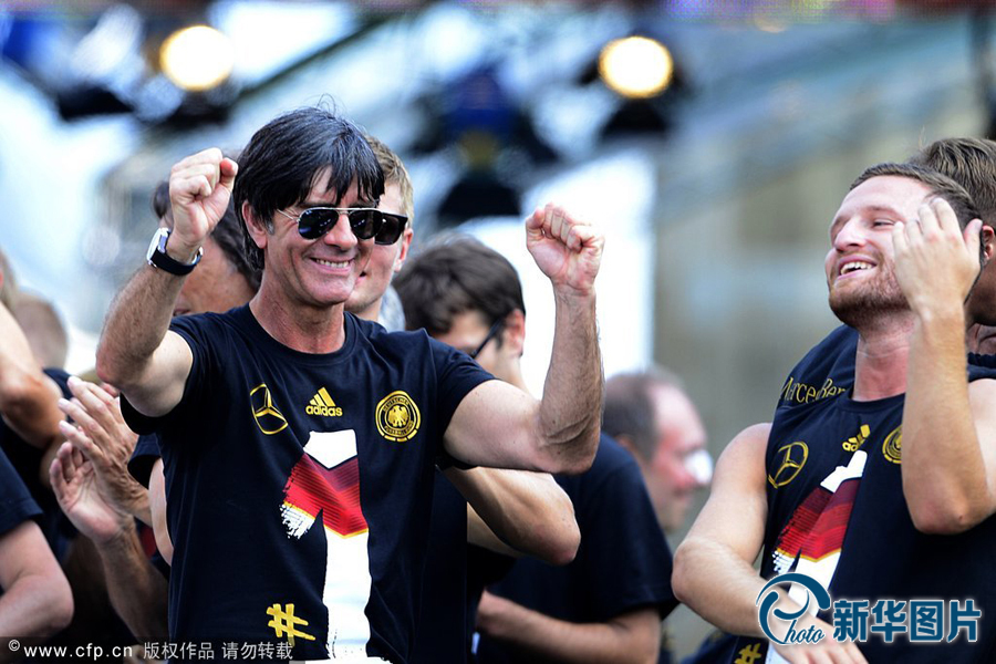 當(dāng)?shù)貢r(shí)間2014年7月15日，德國柏林，德國隊(duì)歸國舉行奪冠巡游