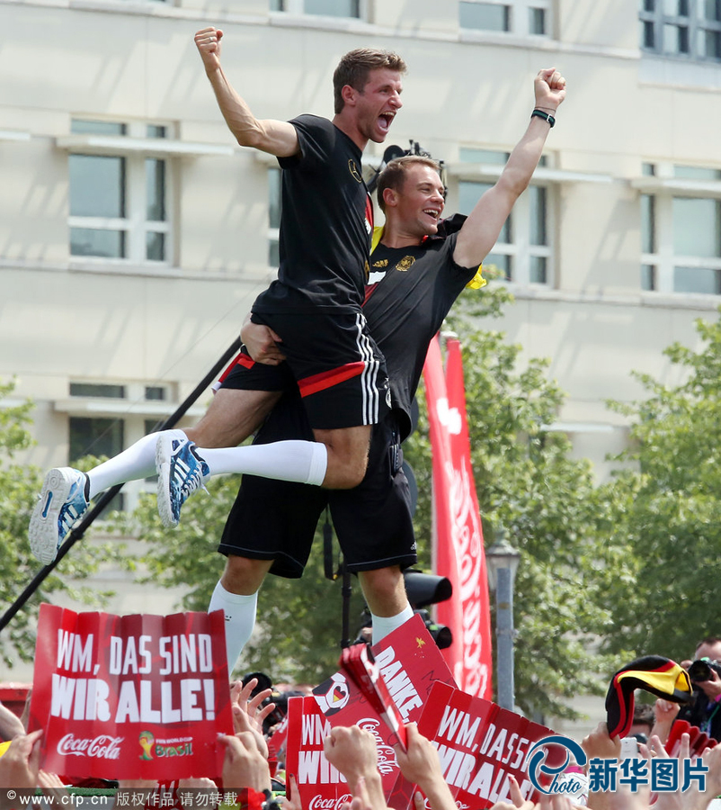 當(dāng)?shù)貢r(shí)間2014年7月15日，德國柏林，德國隊(duì)歸國舉行奪冠巡游
