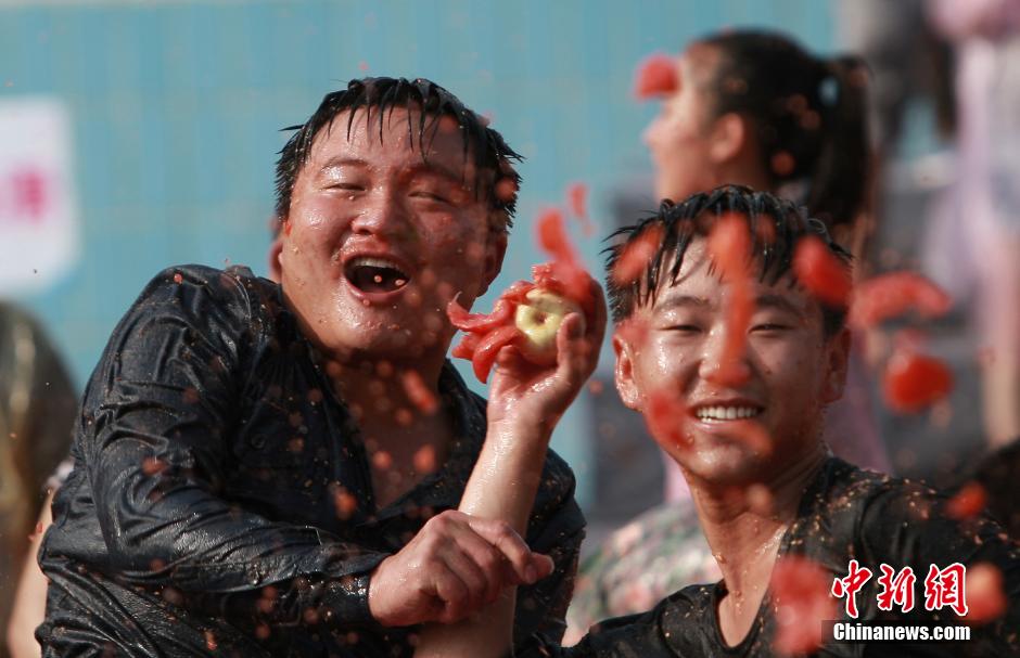 長沙上演“西紅柿大戰”場面火爆 長沙上演“西紅柿大戰”場面火爆