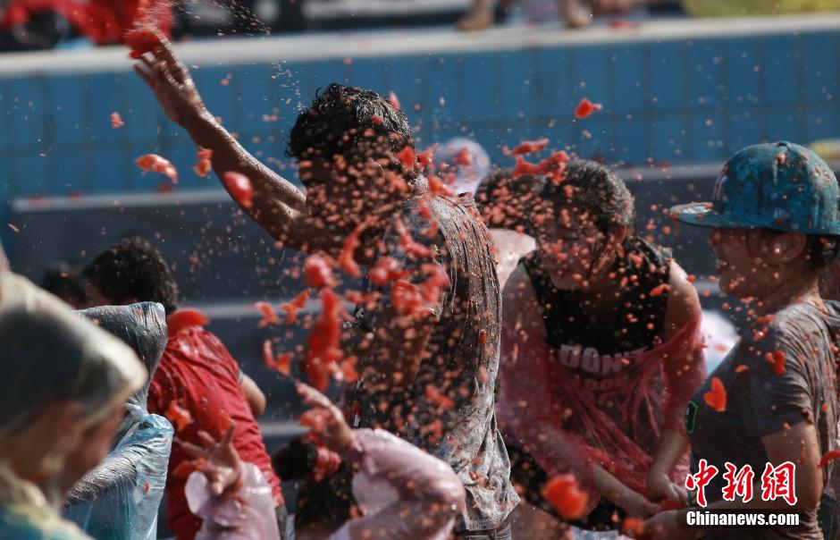 長沙上演“西紅柿大戰”場面火爆 長沙上演“西紅柿大戰”場面火爆