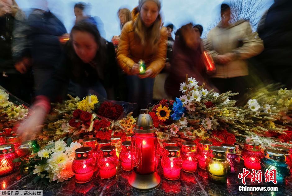 當地時間2014年11月22日，烏克蘭基輔，民眾舉行儀式紀念1932-1933烏克蘭大饑荒81周年