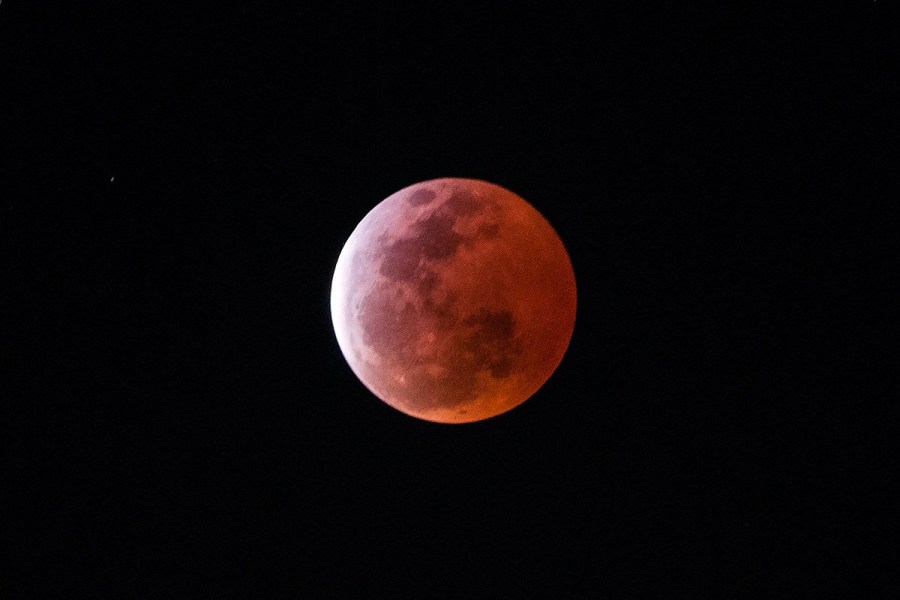 4月4日，福州上空出現紅月亮。楊婀娜/CFP