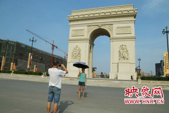 鄭州驚現山寨“凱旋門” 鄭州驚現山寨“凱旋門”