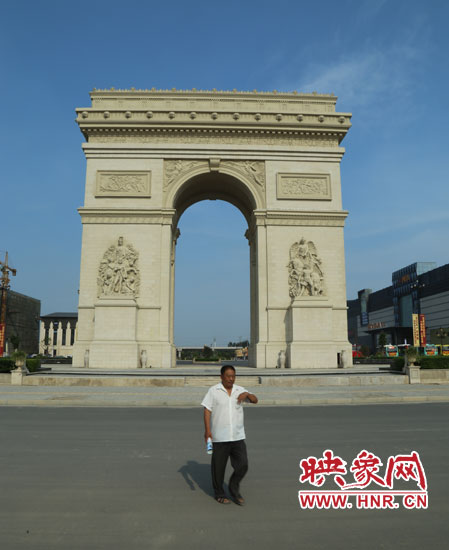 鄭州驚現山寨“凱旋門” 鄭州驚現山寨“凱旋門”