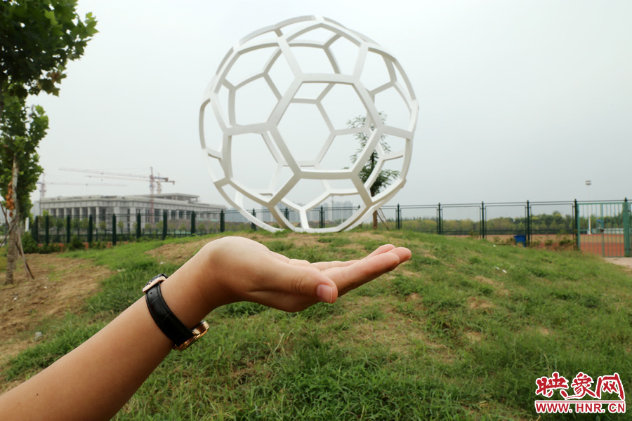 托”足球“。 托”足球“。