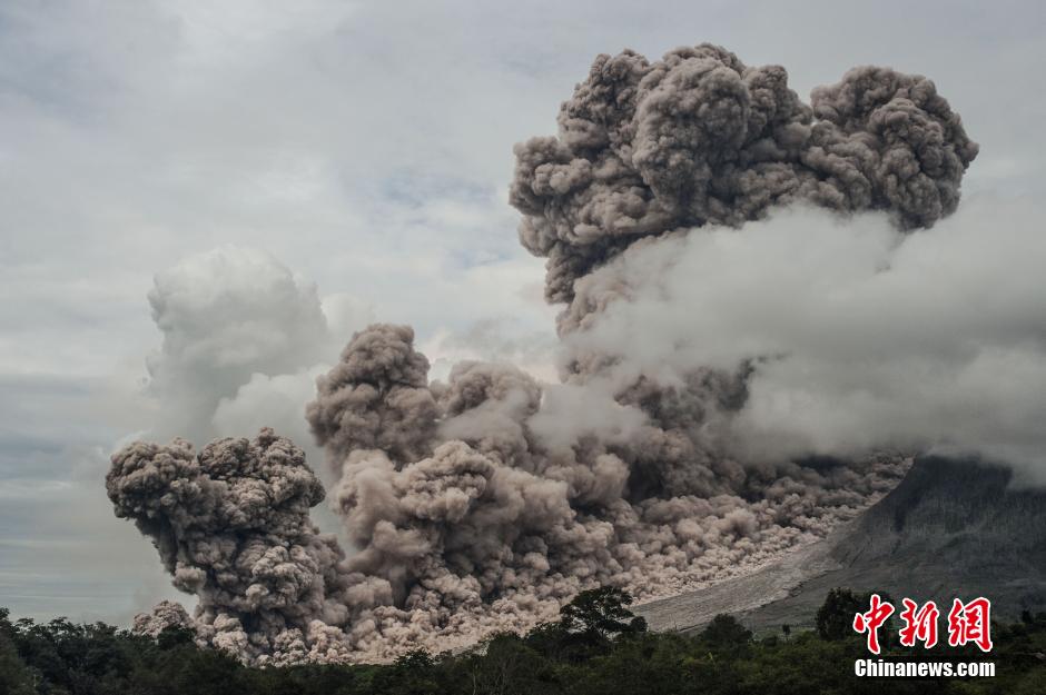 印尼錫納朋火山猛烈噴發 印尼錫納朋火山猛烈噴發