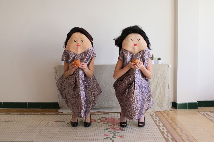 奇葩攝影師拍攝“新生物”:后背畫臉 奇葩攝影師拍攝“新生物”:后背畫臉