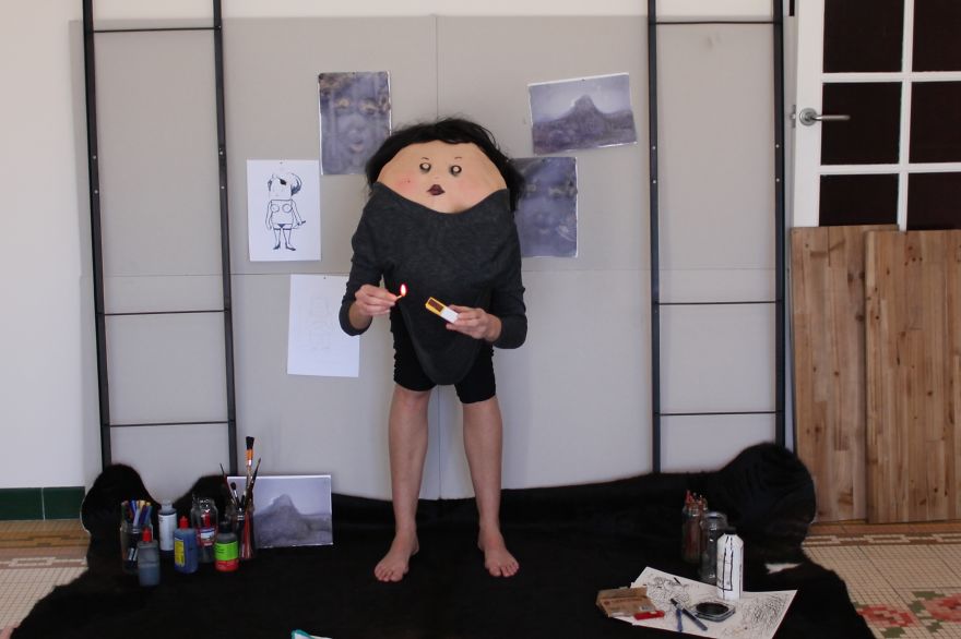 奇葩攝影師拍攝“新生物”:后背畫臉 奇葩攝影師拍攝“新生物”:后背畫臉