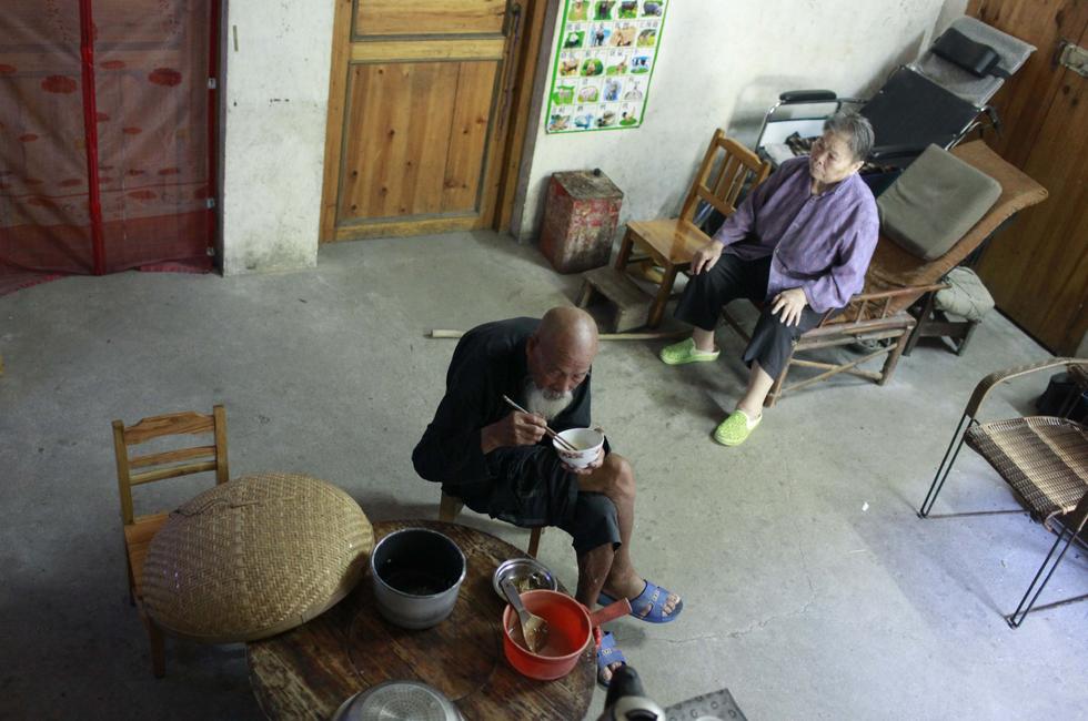 桂林八旬“漁翁兄弟”供人拍照走紅 美奐似大片 桂林八旬“漁翁兄弟”供人拍照走紅 美奐似大片