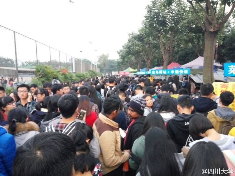 四川一大學取快遞現場 四川一大學取快遞現場