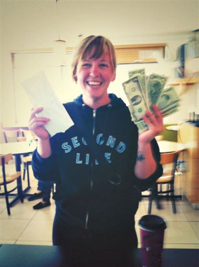 找到錢的“粉絲”會上傳一張與錢的合照。 找到錢的“粉絲”會上傳一張與錢的合照。