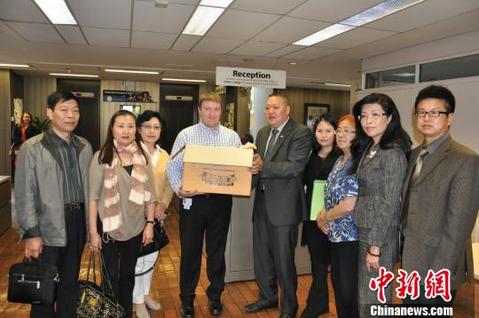 多倫多華人寄三千多封簽名信支持孔子學院。 多倫多華人寄三千多封簽名信支持孔子學院。