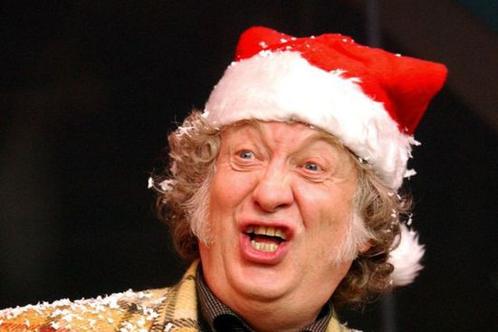 英電臺(tái)主持人因未播放圣誕歌曲面臨被炒魷魚 英電臺(tái)主持人因未播放圣誕歌曲面臨被炒魷魚