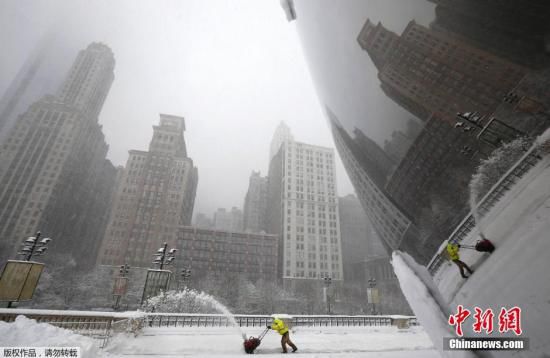 當地時間2015年2月1日，美國芝加哥，當地迎來今冬最強降雪。