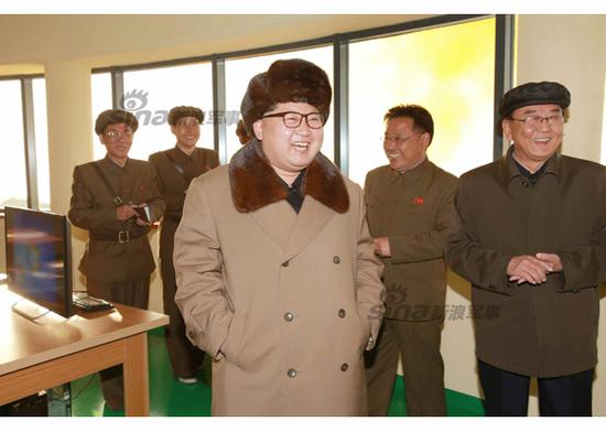 金正恩現(xiàn)場(chǎng)指導(dǎo)工作。 金正恩現(xiàn)場(chǎng)指導(dǎo)工作。
