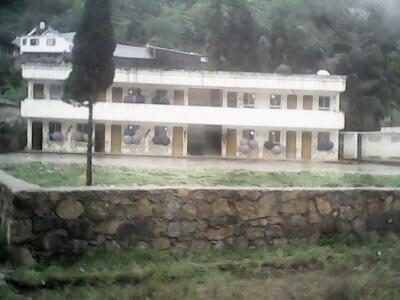 昨日，貴州畢節(jié)某小學(xué)，只有二、四、六三個(gè)年級(jí)，四年級(jí)學(xué)生30多名。讀者供圖