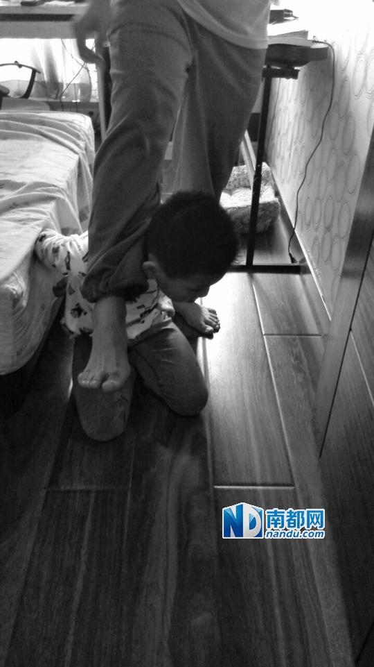 廣東8歲男生遭老師廁所捆綁手腳 涉事老師失蹤 廣東8歲男生遭老師廁所捆綁手腳 涉事老師失蹤