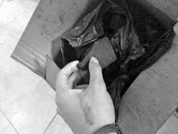 小曾發(fā)出買來的干炭和安眠藥。 小曾發(fā)出買來的干炭和安眠藥。