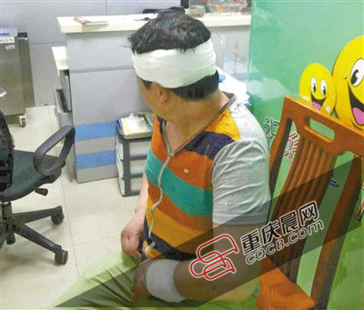 昨日，受傷的游客譚先生在醫院接受治療。