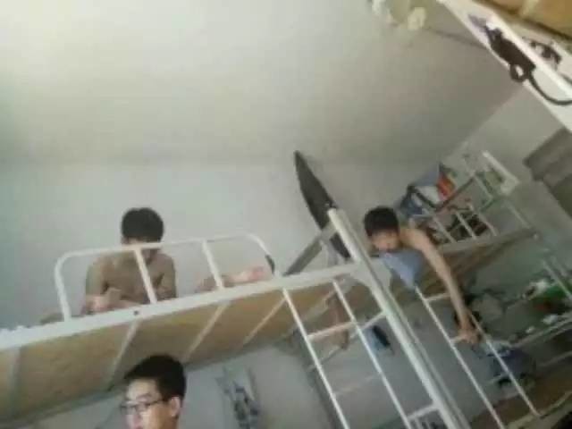 這個(gè)學(xué)校的男生宿舍火了!女同學(xué)都喊著要嫁