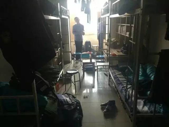 這個(gè)學(xué)校的男生宿舍火了!女同學(xué)都喊著要嫁