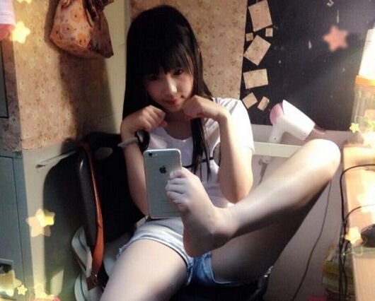 妹子們每周花至少五小時自拍,到底是為啥? 妹子們每周花至少五小時自拍,到底是為啥?