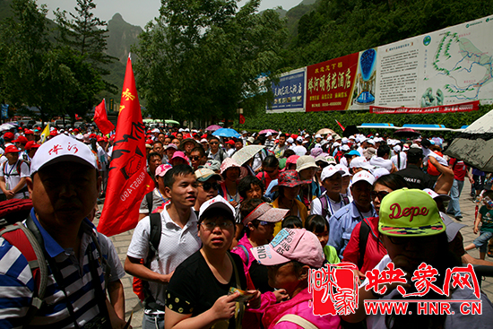 “首屆蟒河徒步大賽暨空中飛人表演”成功舉辦 “首屆蟒河徒步大賽暨空中飛人表演”成功舉辦