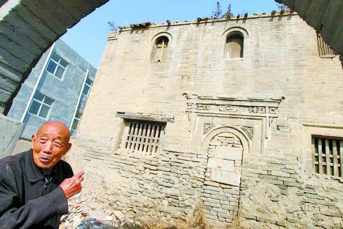 為保護古民宅，鄭州北四環繞開5米