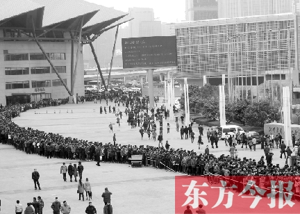 3月2日,在鄭州國(guó)際會(huì)展中心,河南省春季人才招聘會(huì)舉行,六萬(wàn)五千名求職者扎堆求職 3月2日,在鄭州國(guó)際會(huì)展中心,河南省春季人才招聘會(huì)舉行,六萬(wàn)五千名求職者扎堆求職