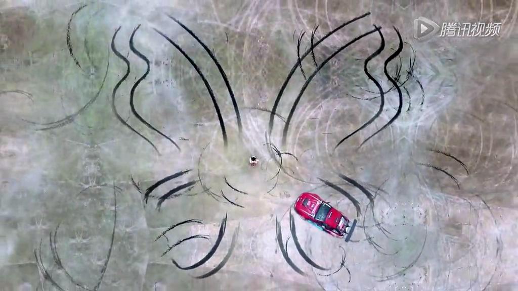 真人版“藤原拓?！崩@美女飄移輪印畫蝴蝶