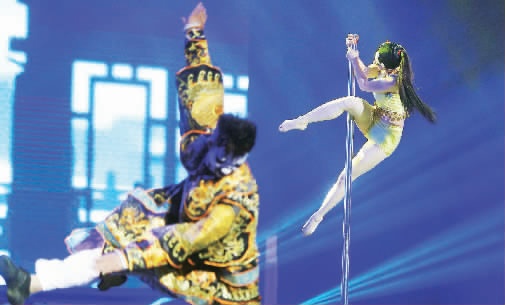 “鋼管舞娘”周文將鋼管舞和民族文化融合在一起,創(chuàng)意了一段《霸王別姬》的鋼管舞表演 “鋼管舞娘”周文將鋼管舞和民族文化融合在一起,創(chuàng)意了一段《霸王別姬》的鋼管舞表演