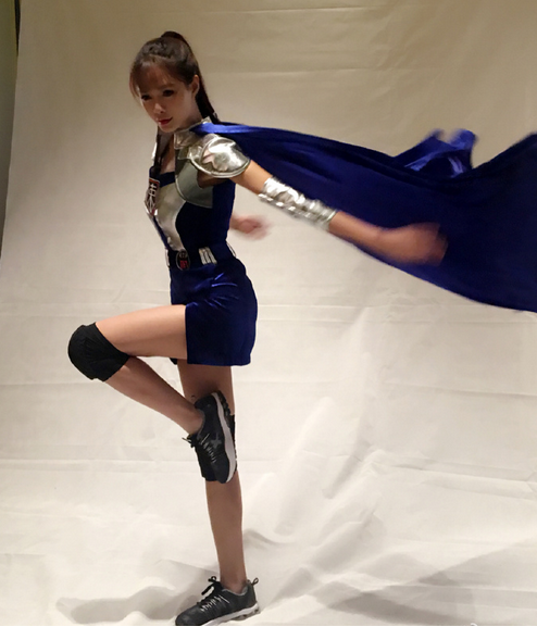 沈夢(mèng)辰拍寫真雙腿傷痕累累 沈夢(mèng)辰拍寫真雙腿傷痕累累