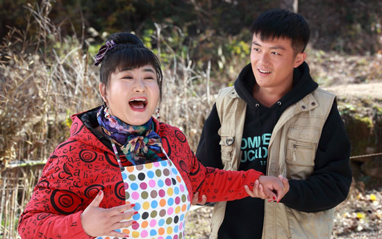 香香在劇中跟村里的幾位帥小伙都產(chǎn)生了剪不斷理還亂的關(guān)系 香香在劇中跟村里的幾位帥小伙都產(chǎn)生了剪不斷理還亂的關(guān)系