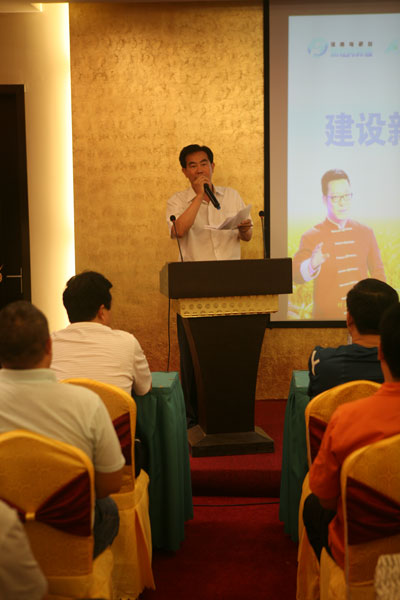 河南電視臺新農村頻道運營總監劉川正在講話 河南電視臺新農村頻道運營總監劉川正在講話