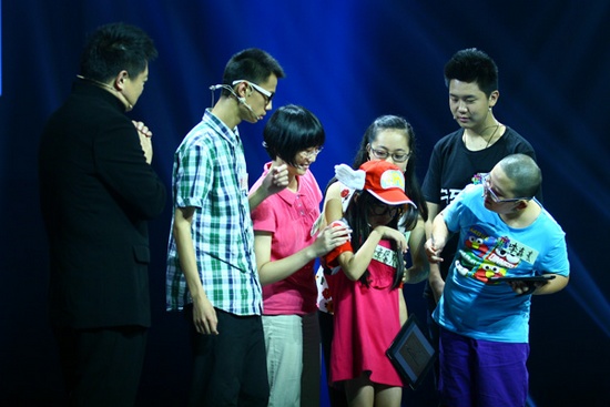 李嘉豪為章馨月擦淚 李嘉豪為章馨月擦淚