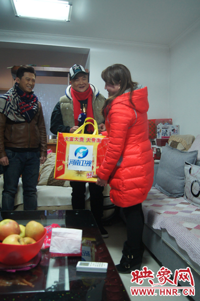 范軍、張竟達(dá)噓寒問暖送祝福