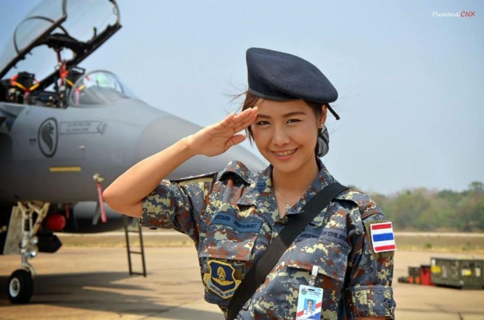 漂亮女兵助陣三國空軍聯合軍演