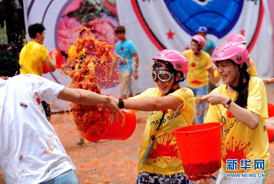 沈陽上演西紅柿大戰