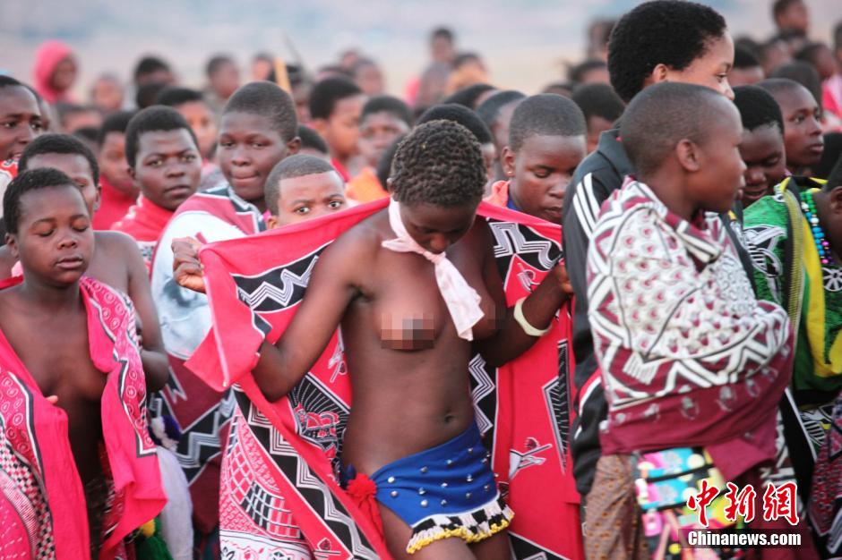 斯威士蘭蘆葦節開選秀女 十萬“甄嬛”苦盼國王垂青