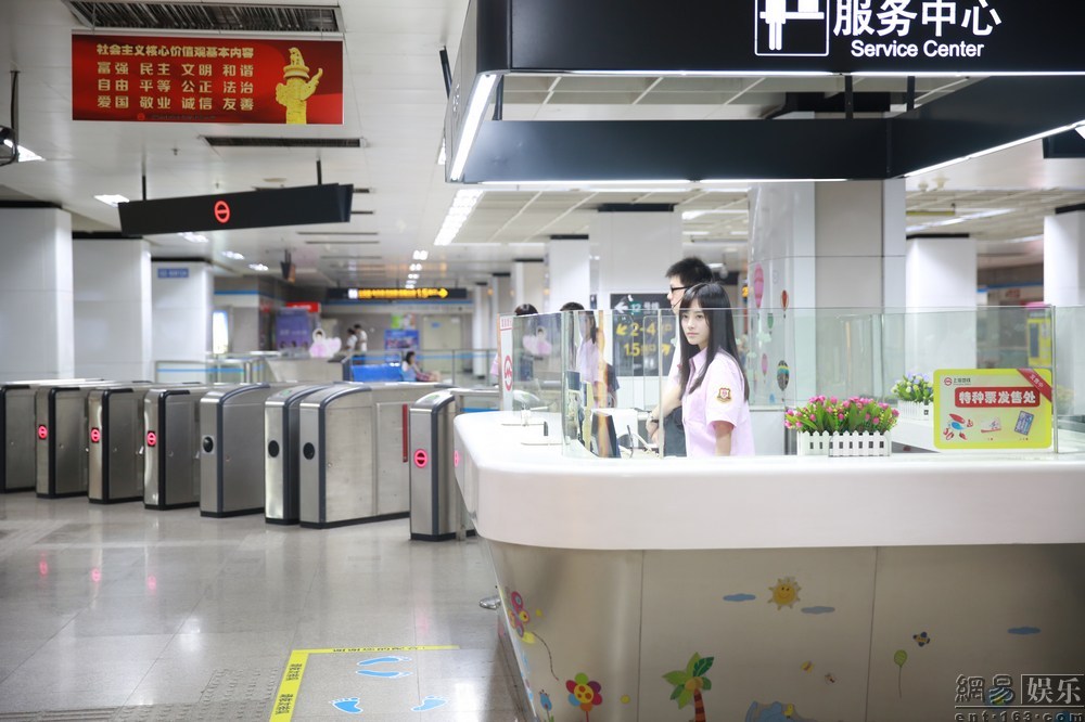 “中國四千年第一美女”變身地鐵乘務員 “中國四千年第一美女”變身地鐵乘務員