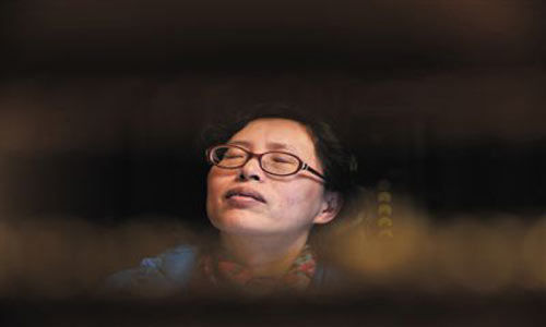 人們將醫(yī)療制度的憤懣情緒，寄托在這個走廊醫(yī)生身上，共同沉浸在受迫害的幻覺之中